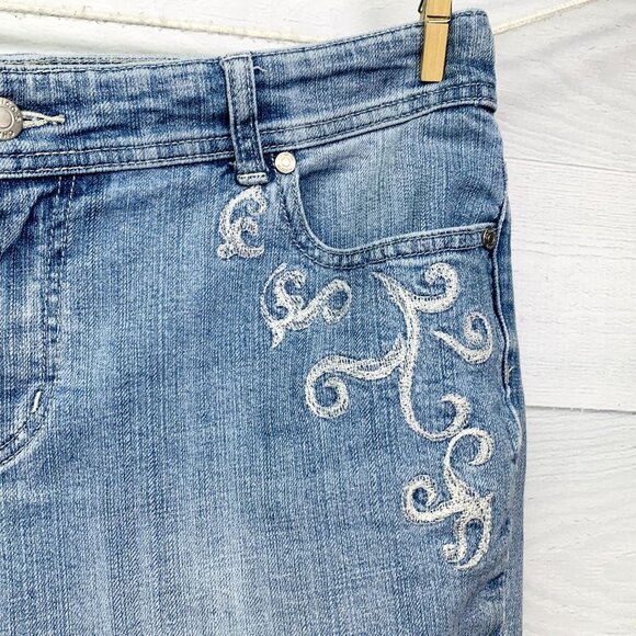 Chicos Womens Jeans Cropped Stretch Denim Embroidered Size 1.5 | M | 10 - Picture 7 of 15
